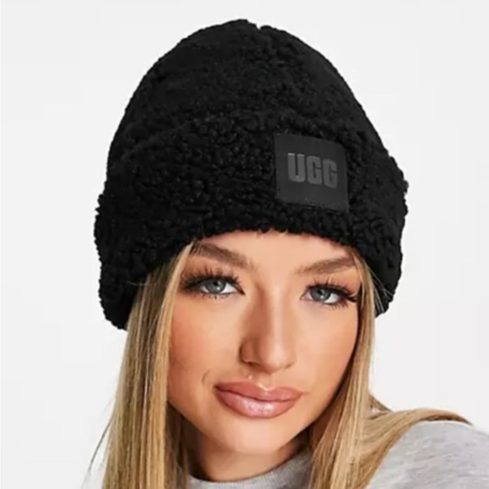 UGG Sherpa Cuff Beanie - Picture 2 of 9